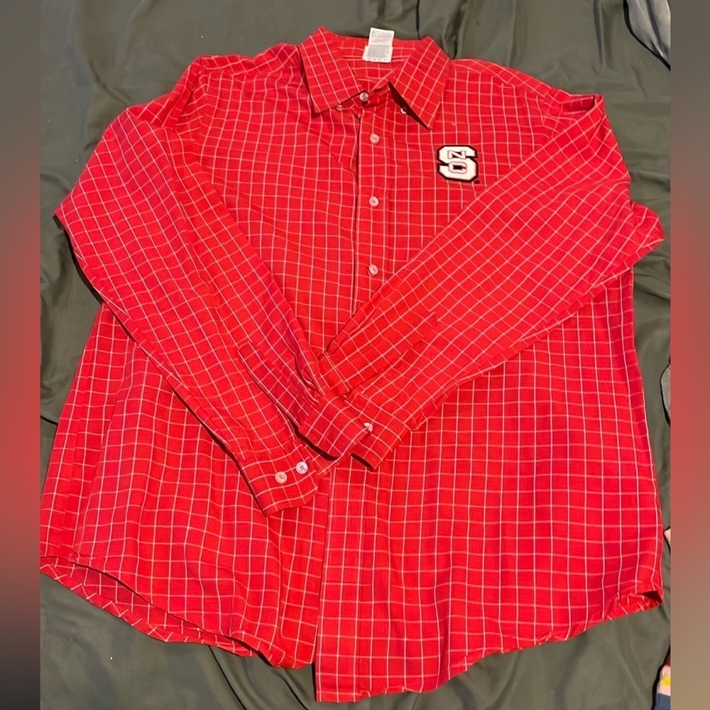 Knights appeared men’s button  long sleeve North Carolina State. Size L